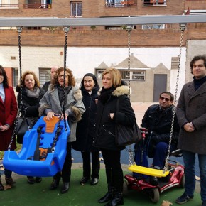Ciudadanos, satisfecho con la colocación de un columpio adaptado en el parque Maestro López