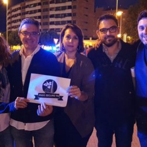 Representantes de Ciudadanos asisten a la manifestación por un Paso Seguro Ya para el barrio de Los Lirios