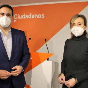 Reyes: "Cuando se toman medidas sanitarias drásticas que obligan al cierre total o parcial no se puede perder ni un minuto en aplicar ayudas directas"