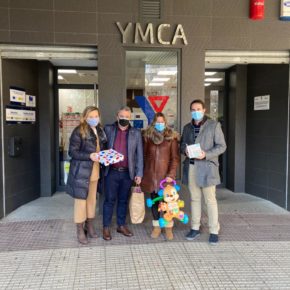 Cs dona juguetes a la organización YMCA dentro de la tradicional campaña de recogida organizada por JCs La Rioja