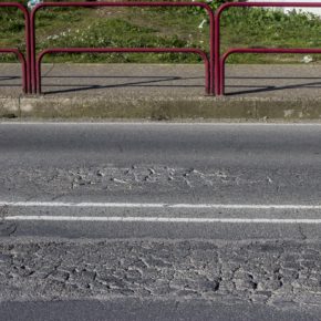 Cs denuncia el mal estado del vial ‘Los Lirios y La Estrella’, que conecta ambos barrios y es uno de los accesos hacia el hospital