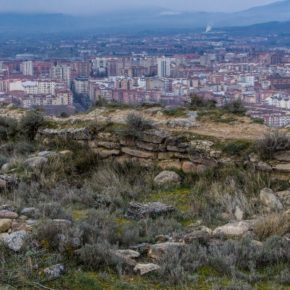 Ciudadanos constata el abandono del yacimiento arqueológico del Monte Cantabria por la desidia y dejadez del equipo de Gobierno